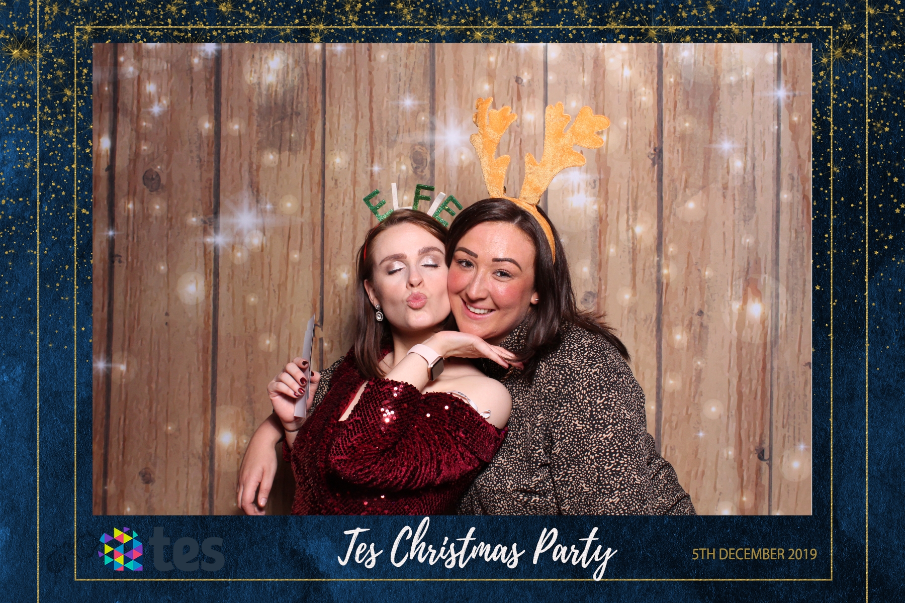 Tes Christmas party  | View more photos from the event at gallery.magicimages.uk/u/MagicImages/Tes-Christmas-party